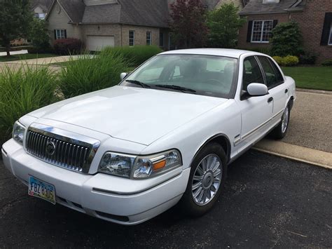 6 V8 and 5 speed standard transmission out of a similar year mustang. . 2011 mercury grand marquis for sale